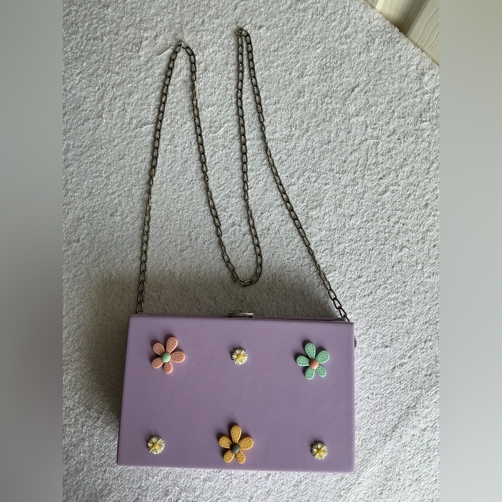 Elegant Floral Lavender Clutch - Picture 3 of 12